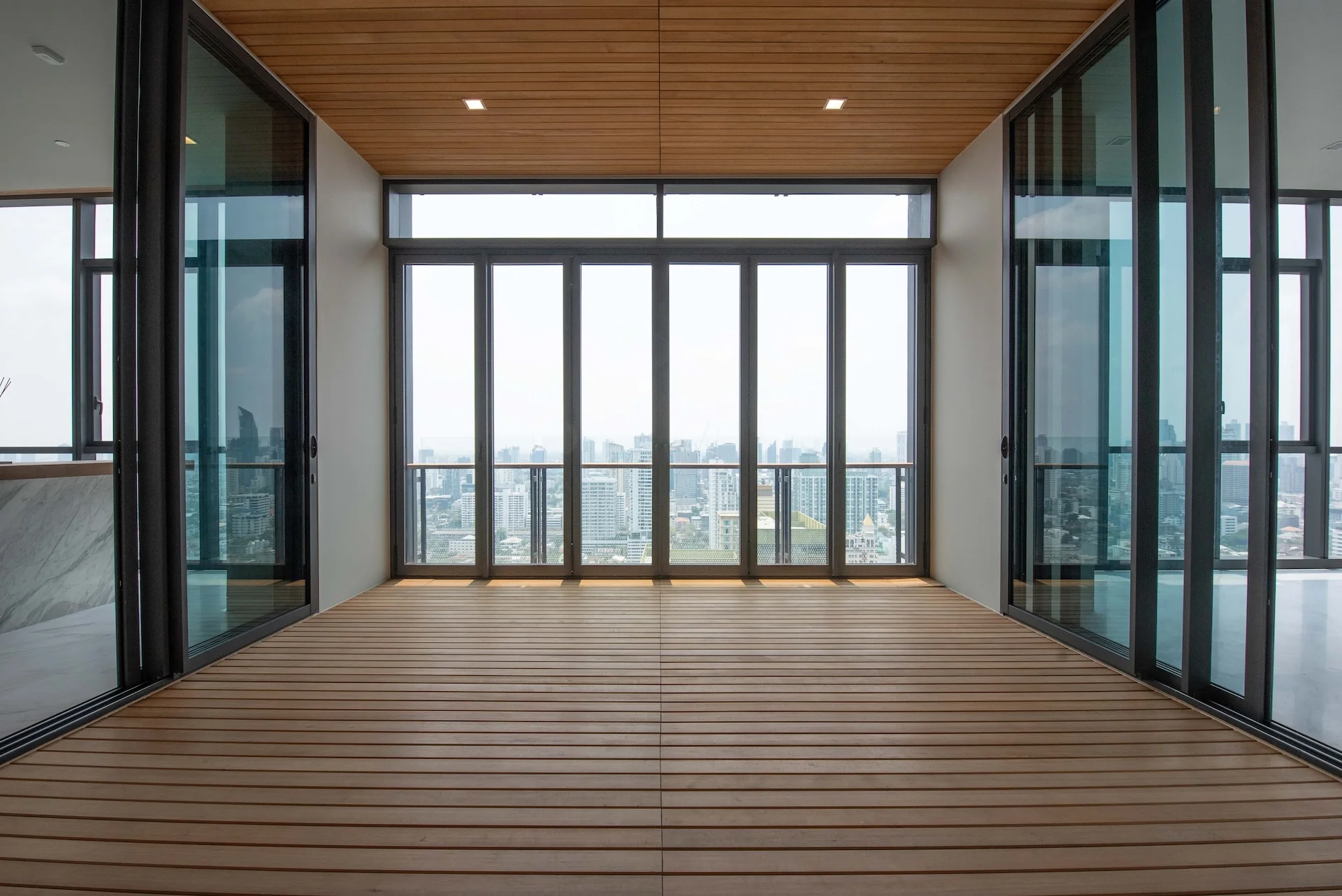 https://cdn.thailandpenthouses.com/uploads/images/penthouses/cover/1755850425660-60750970fbc32d09f958c5b52123d64f.webp