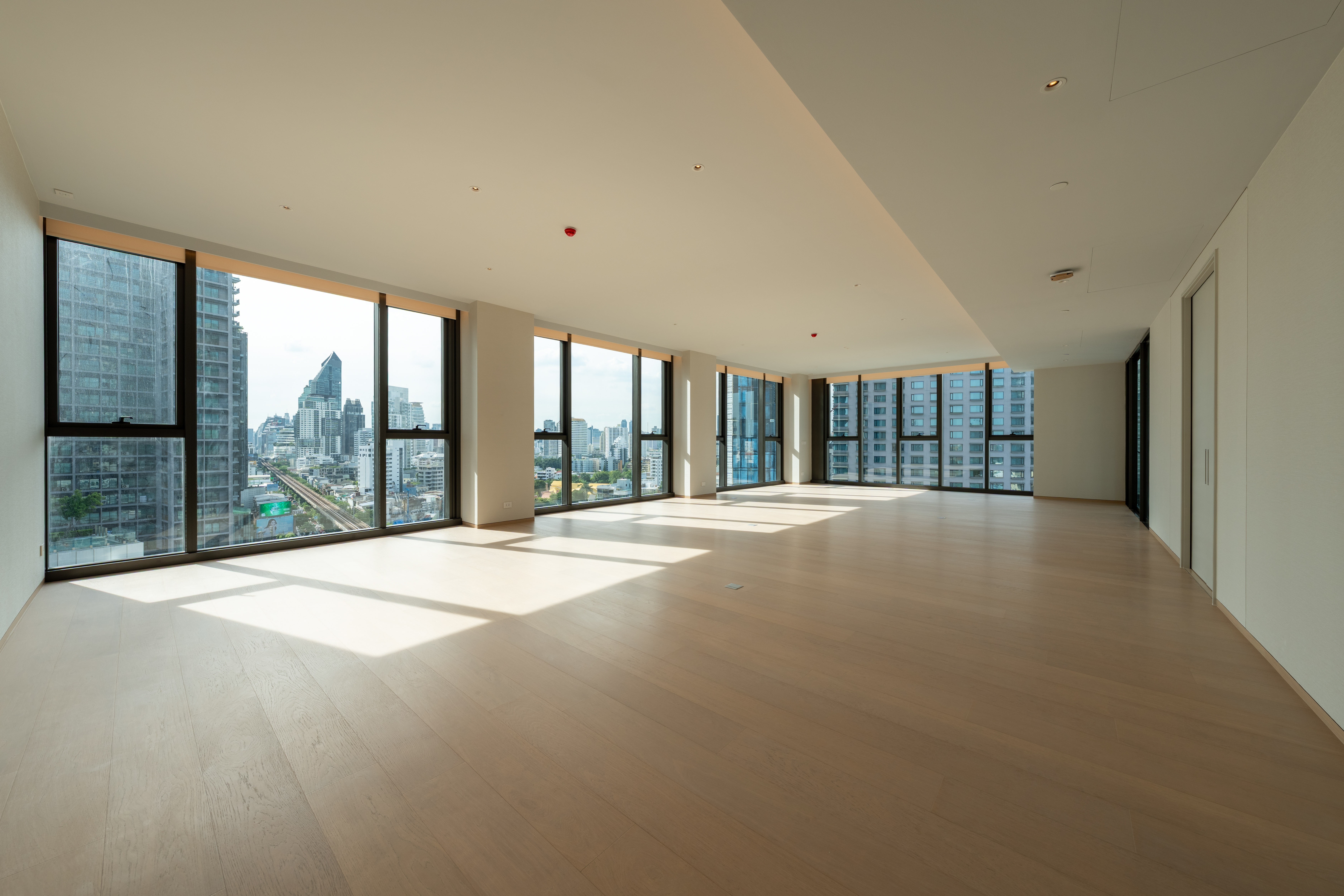 https://cdn.thailandpenthouses.com/uploads/images/penthouses/thumbnail/1755794095364-838f05fd73a8898166226943e02a21fe.jpg